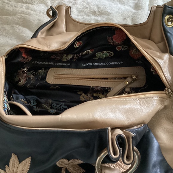 Clever Carriage embroidered leather handbag - Picture 3 of 3